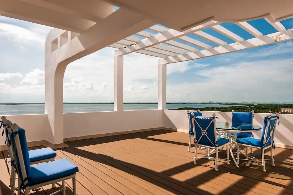 Brisas Penthouses by TA