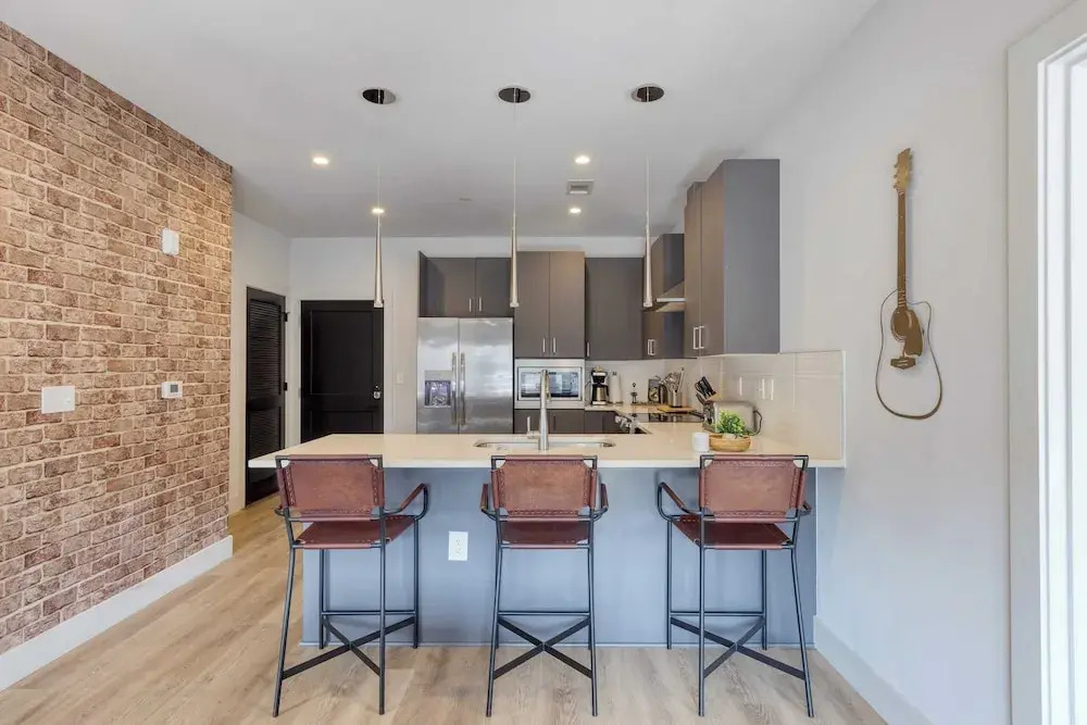 2 Units in Walkable Midtown Location Gym pool Honkey tonk & Muse by Avantstay