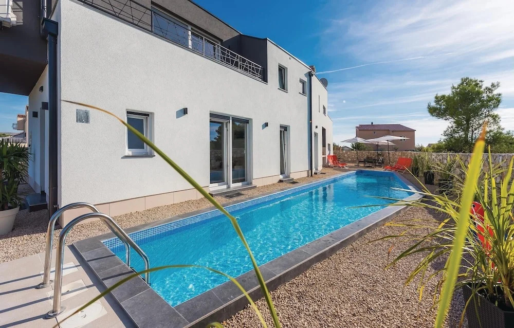 Four-Bedroom Holiday Home In Sibenik
