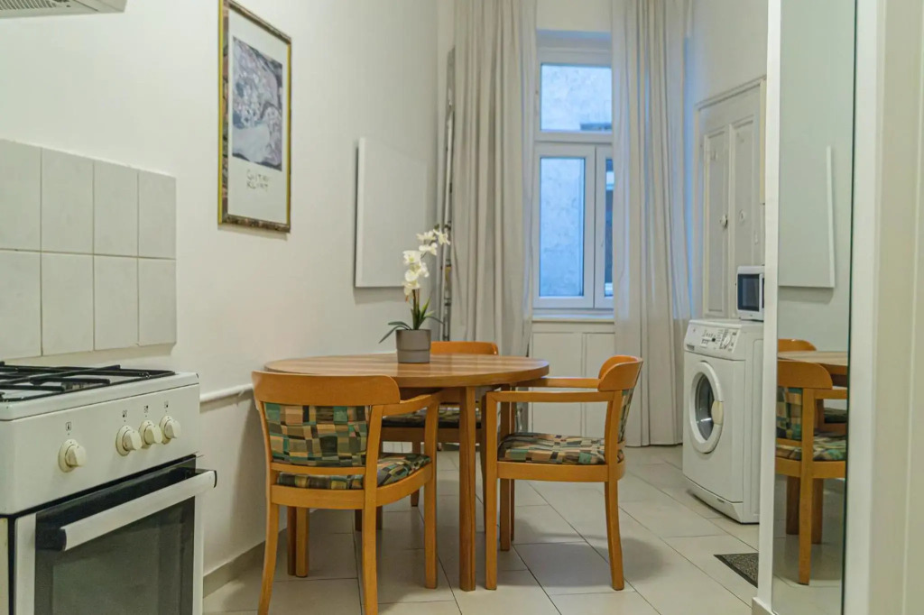 Economy Apartment well connected to the whole city