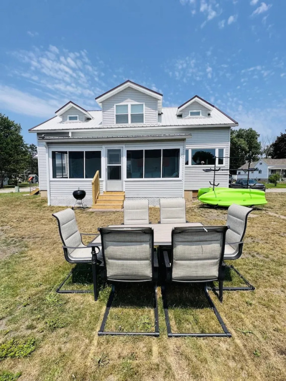 Riverfront Kayaks Bay Access Sleeps 15