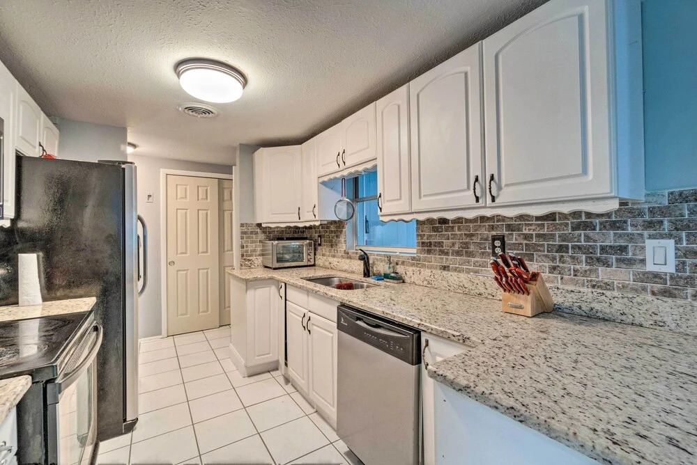 Peaceful Venice Villa w/ Patio - 2 Miles to Beach