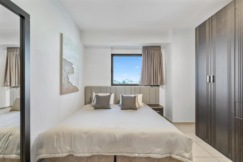 Beautiful 3 BDR Heart of JLM -Modern with Huge Balcony