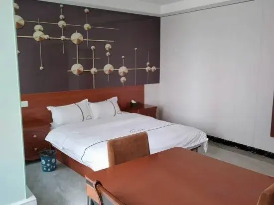 Yilong Business Hotel