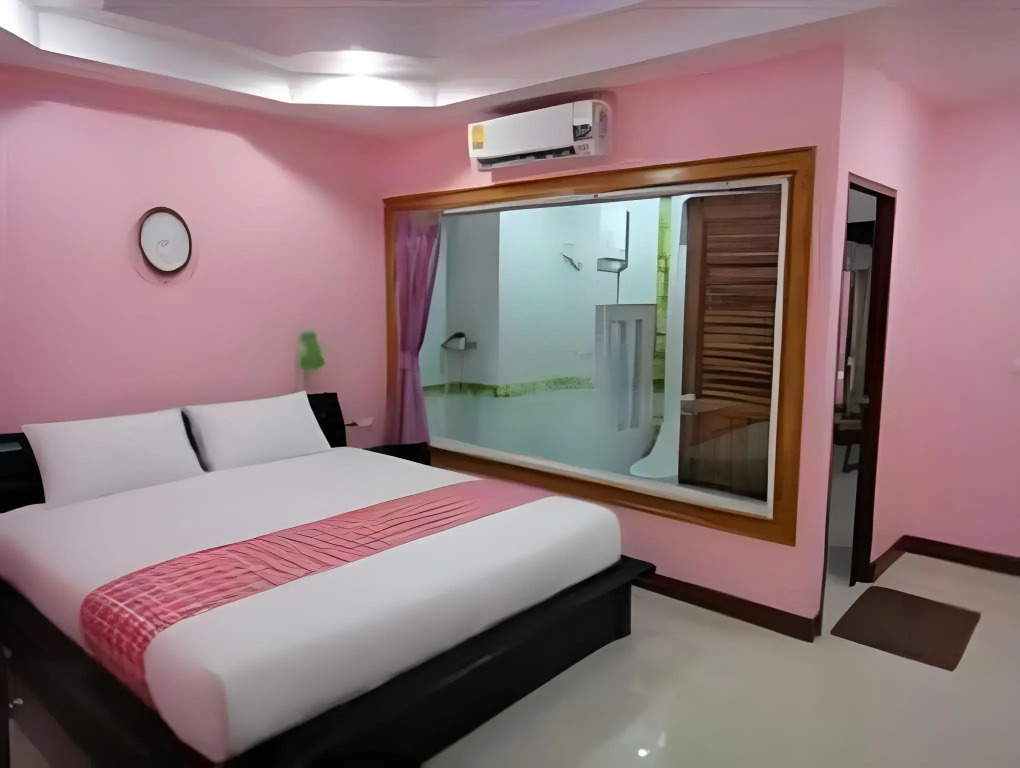 The Boss Grand Tower Hotel
