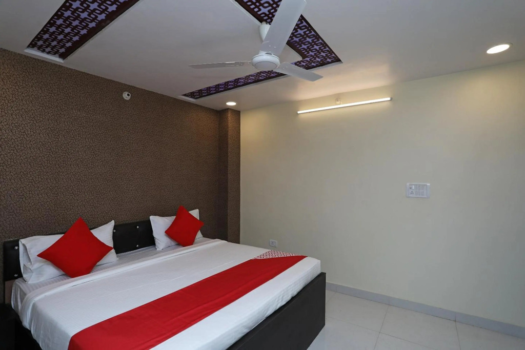 OYO Flagship 22697 Richa Grand Inn