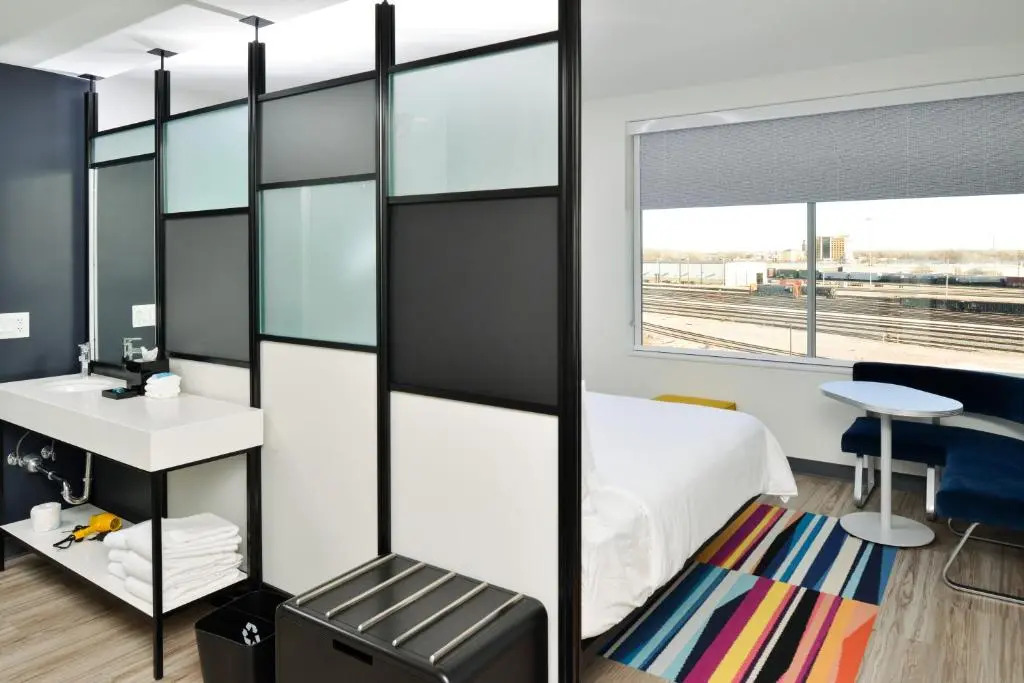 Aloft by Marriott North Kansas City