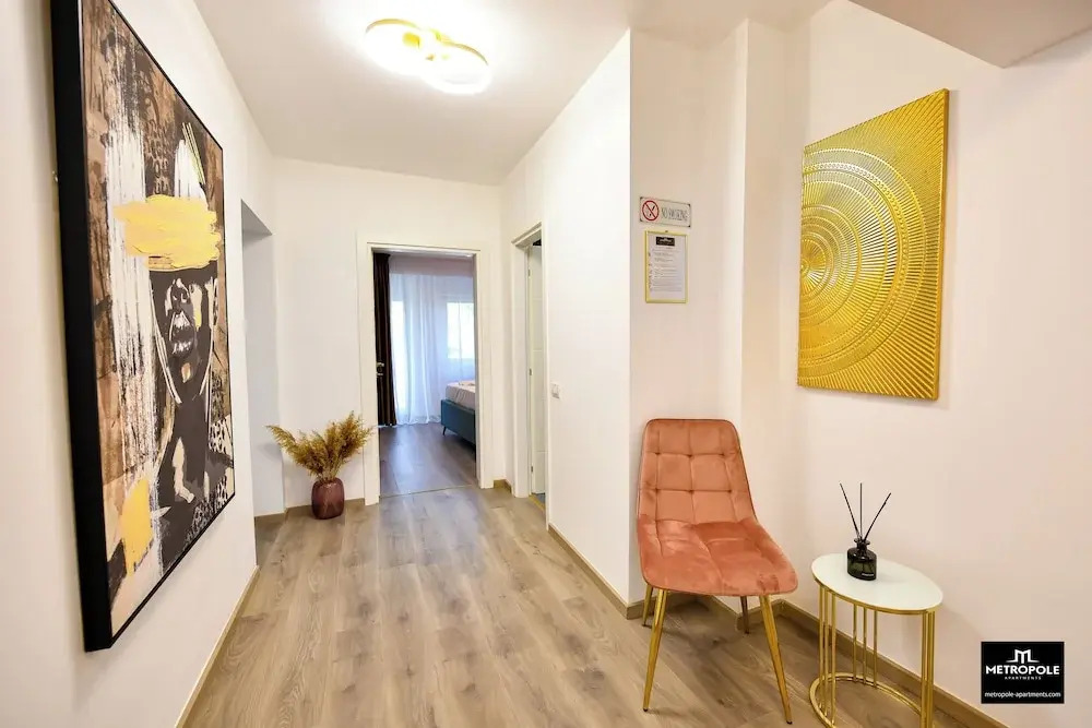 Metropole Apartments Central City