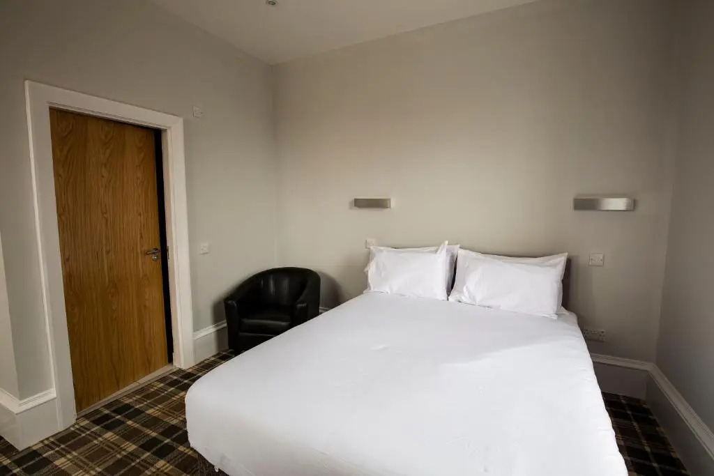 Crown Hotel & Bar