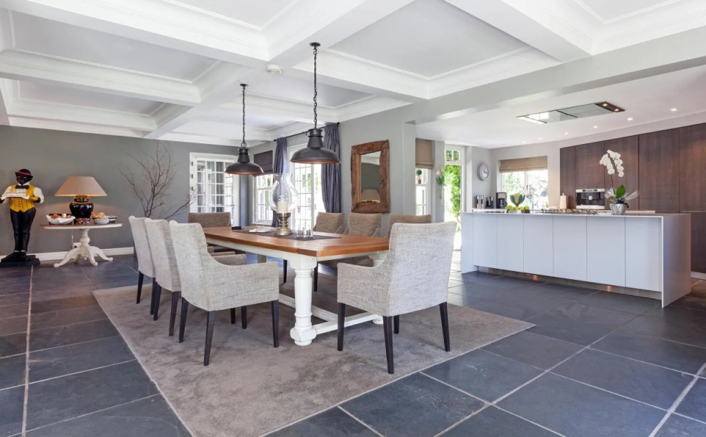 14 on Klein Constantia, Adults only