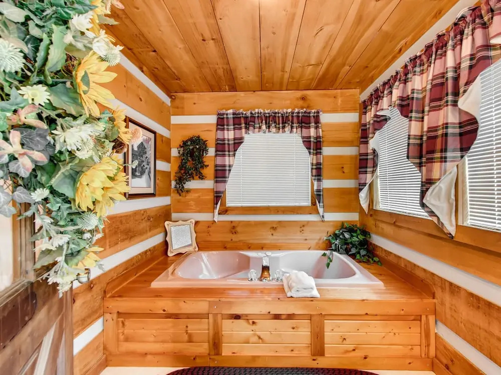 Moose Tracks 1 Bedroom Cabin by RedAwning