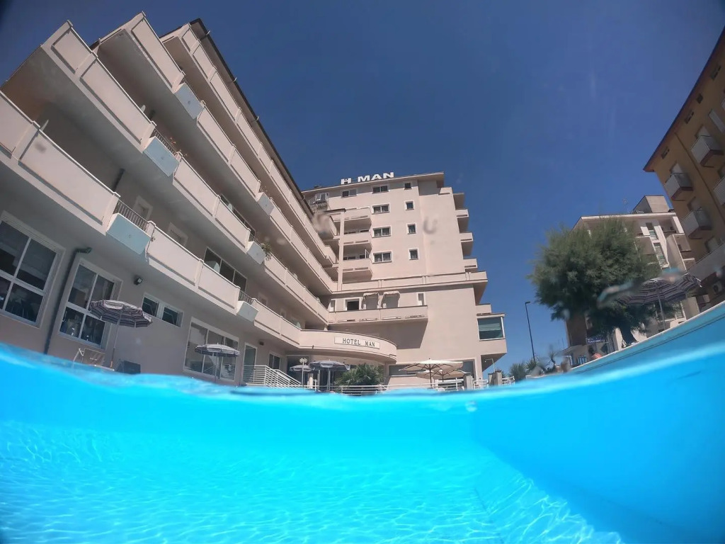 Hotel Man