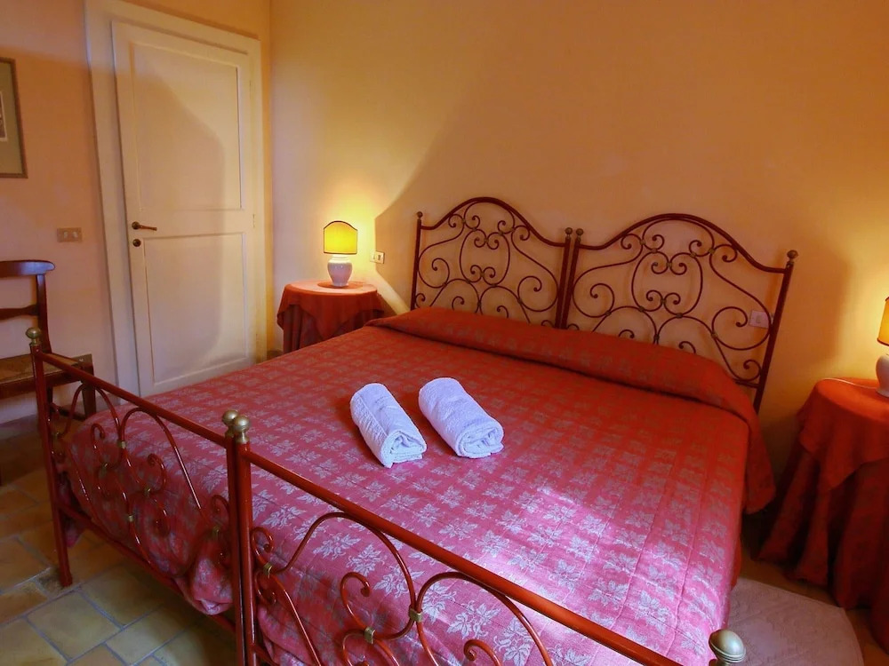 Farmhouse in Todi With Pool & Theater Nearby