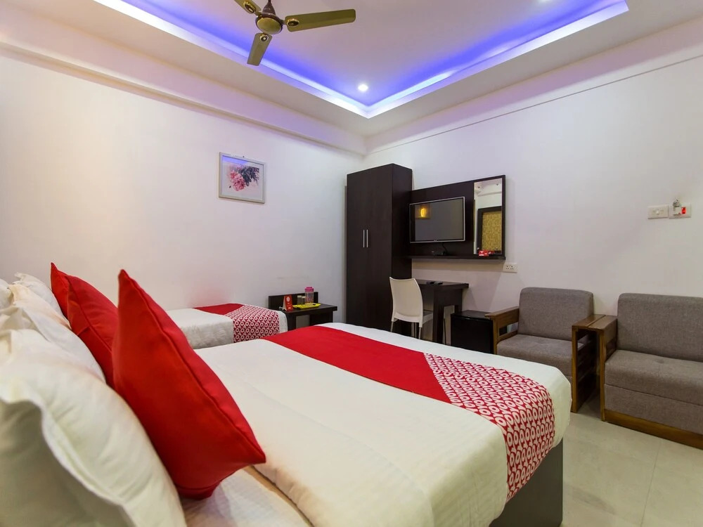 OYO 15974 Hala Residency