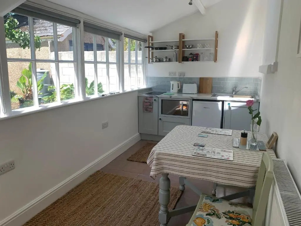 Puffin. Comfortable Annexe Central Falmouth (Adults Only)