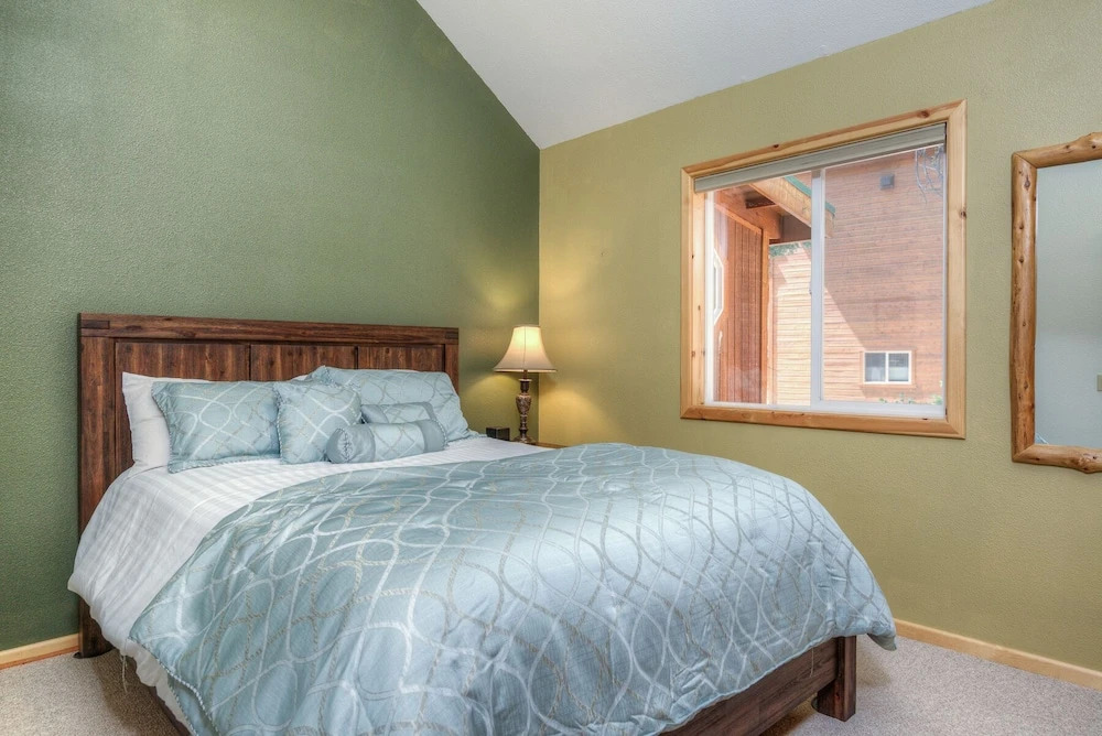 3BR Pine Forest House in Truckee Tahoe Donner by RedAwning