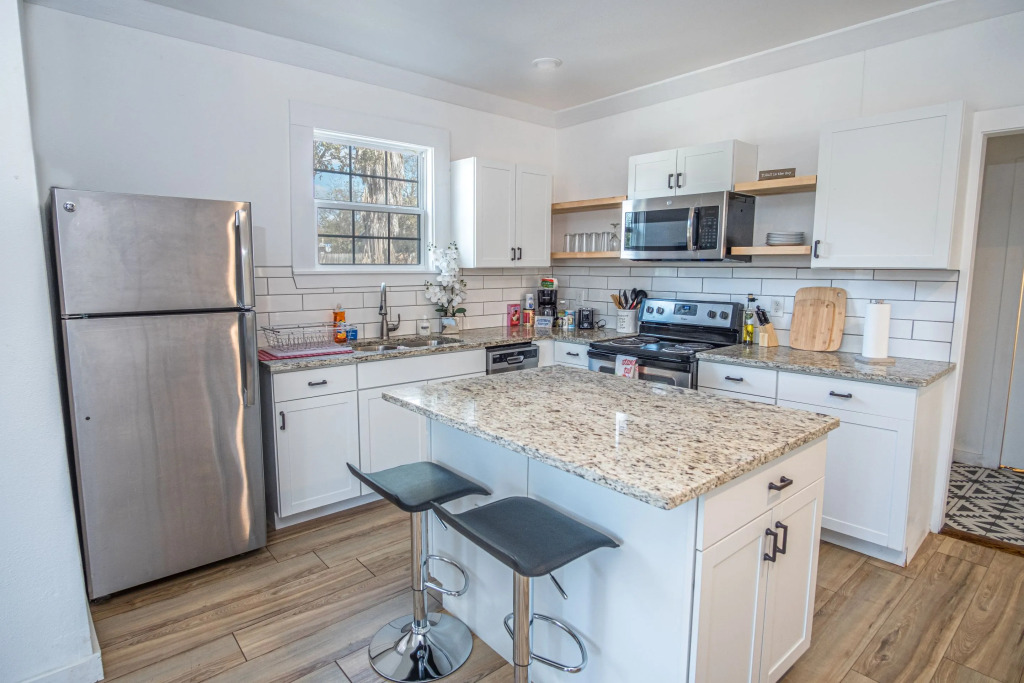 Cozy Remodeled 2br/1ba Near Downtown