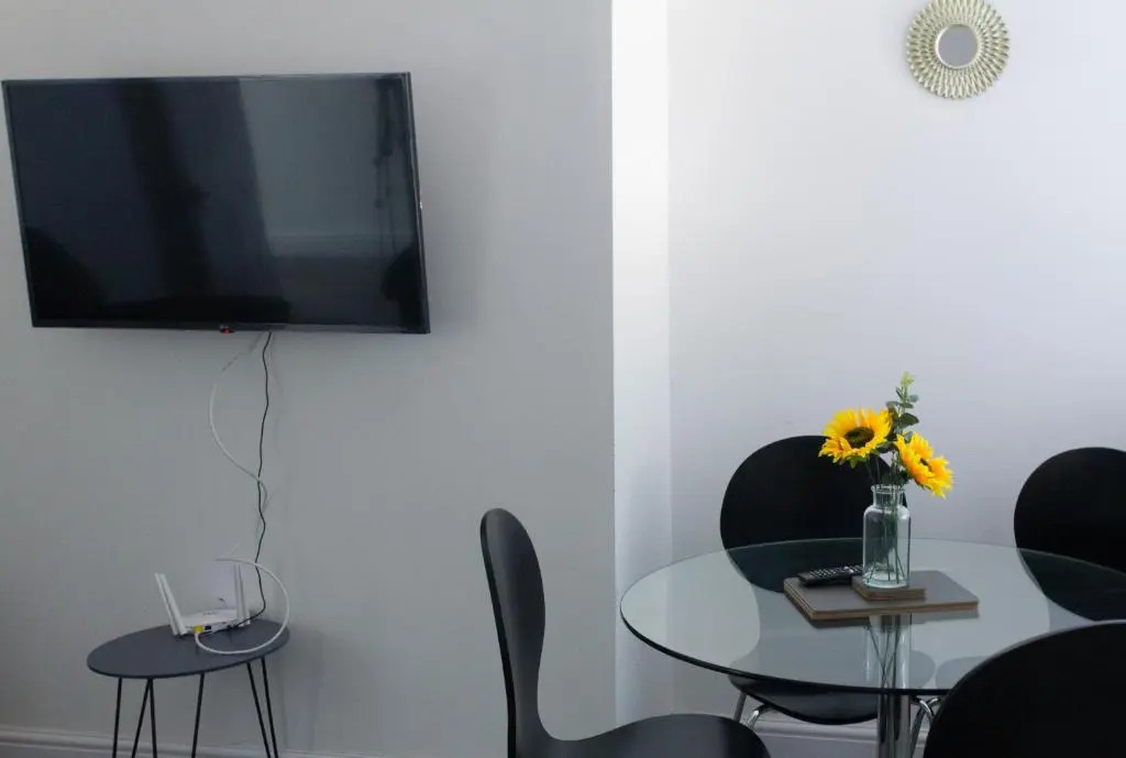 Boaler House, modern 4 Bed House with parking Sleeps 8
