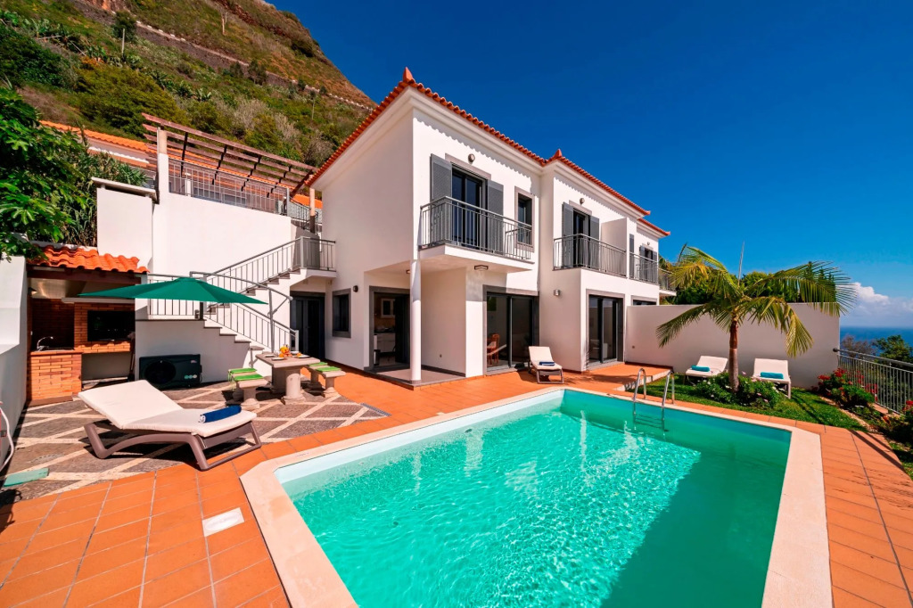 3 bedroom in Calheta, stunning views, private heated pool | Casa Amaro Mar