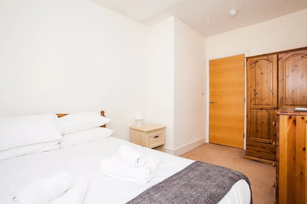 Modern & Spacious Home on Old Kent Road