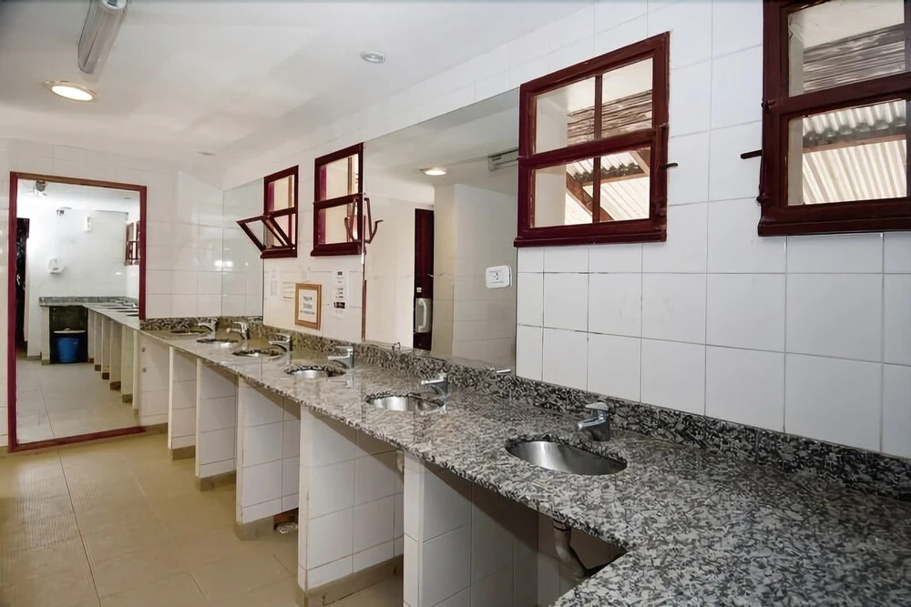 Camping y Hostal El Ovejero