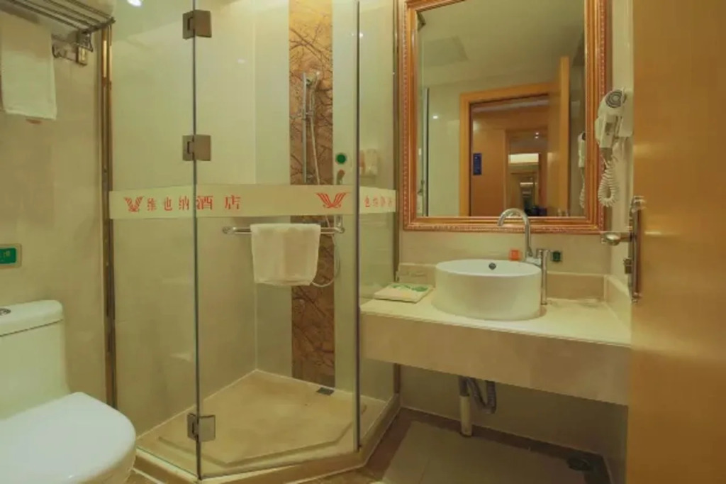 Vienna Hotel Guangdong Gaozhou City East Passenger Depot