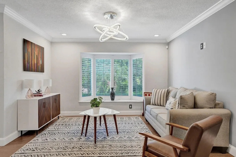 Luxe 4BR Waterfront w Htd Pool 5min to Beach