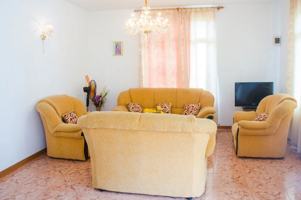 Charming 2-bed House in Chemin Grenier