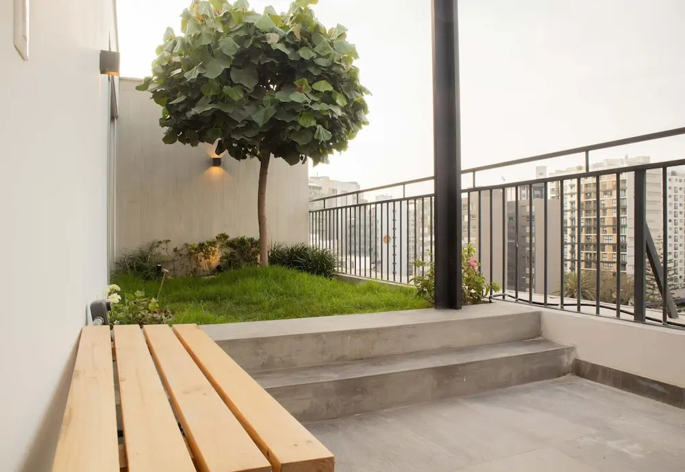 w Inviting 3BR w Balcony in Hip Miraflores