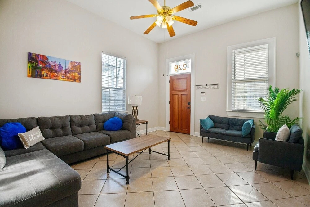 Historic Algiers Point 3 Minutes To Downtown 3 Bedroom Duplex by Redawning