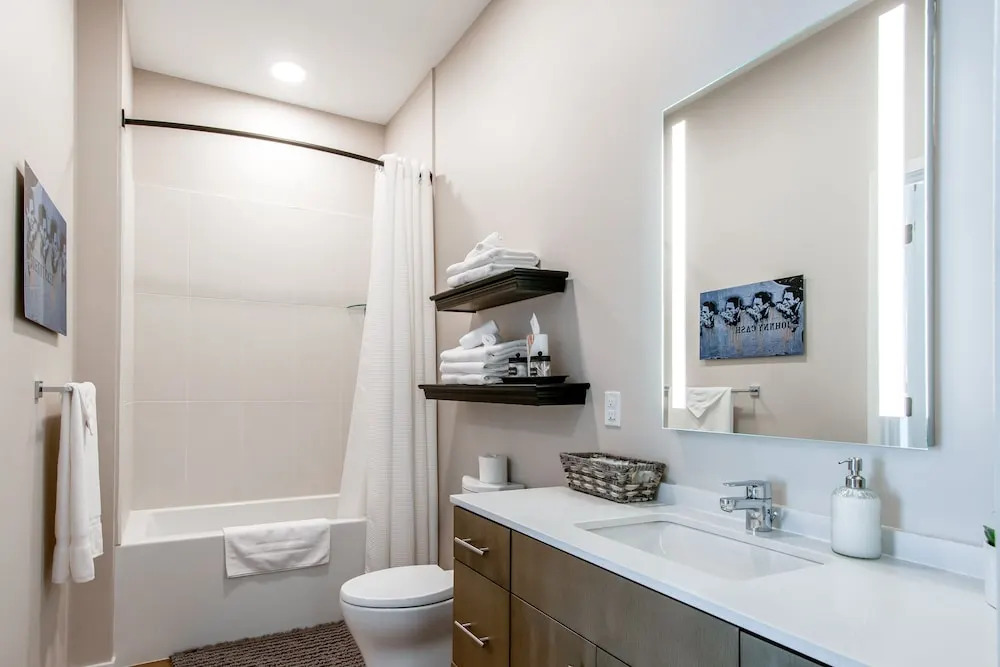 Illume Music City Suite Corner Unit 1 Bedroom Condo