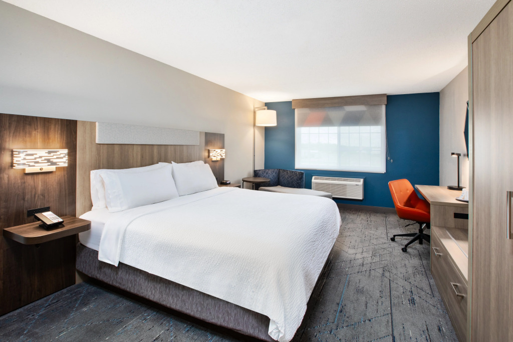 Holiday Inn Express Hotel & Suites Defiance by IHG