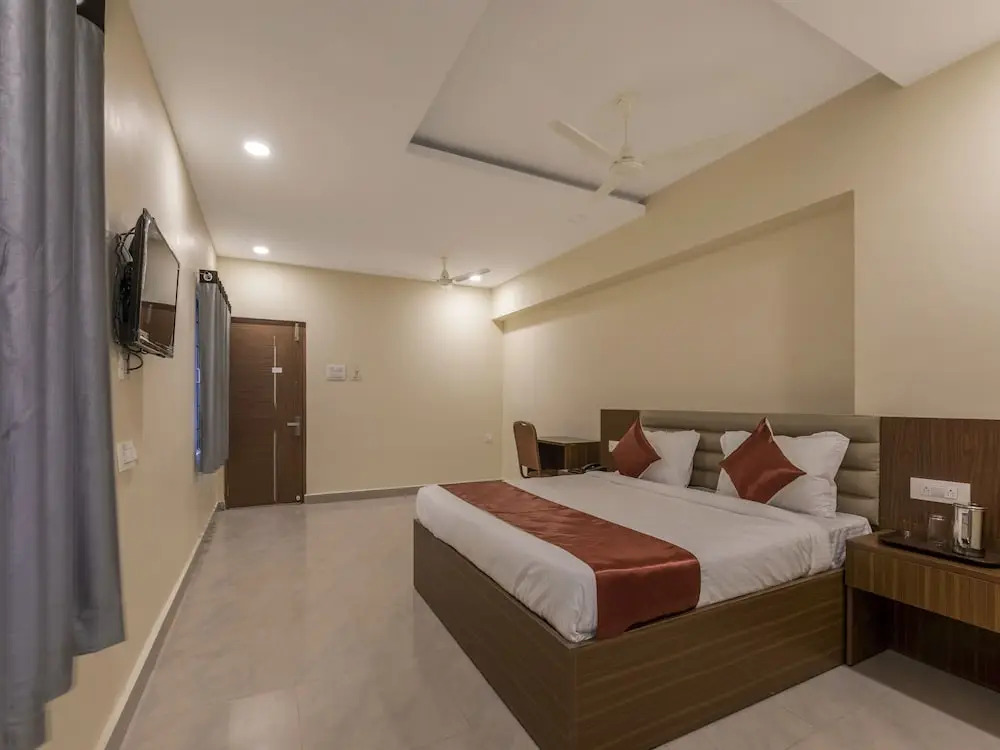 OYO 11676 Nakshatra Grand