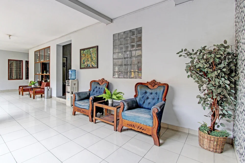 Super OYO Capital O 93240 Candra Dewi Hotel