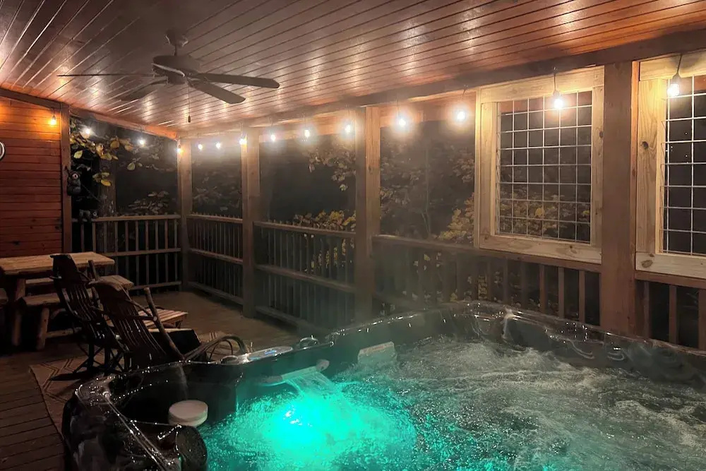 Gatlinburg Scenic Cabin w/ Hot Tub 2 Mi to Dtwn