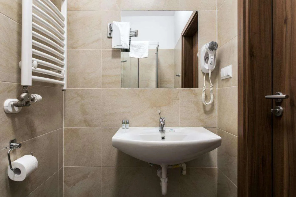 G12 Aparthotel