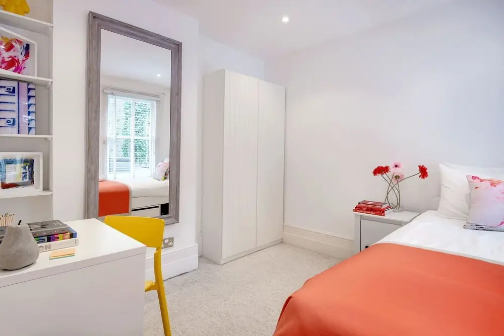 Colourful West Kensington Home Close to Earls Court