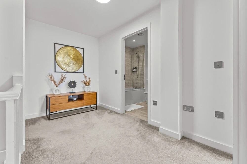Modern 2BR Urban Nest In Salford Manchester for 4