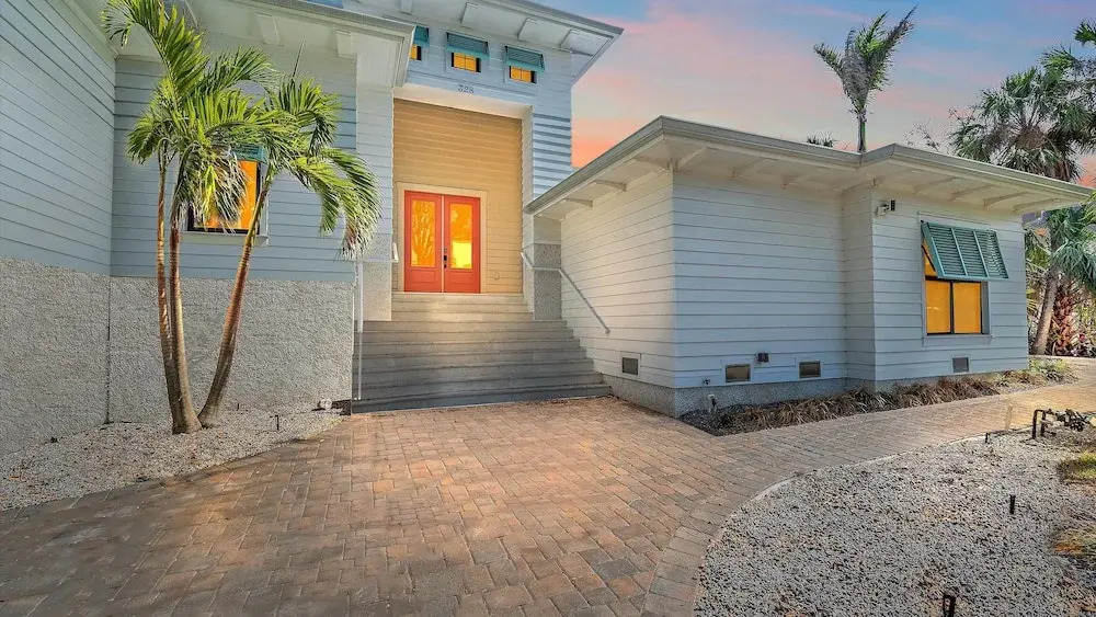 Dream Island 8 Bedroom Home