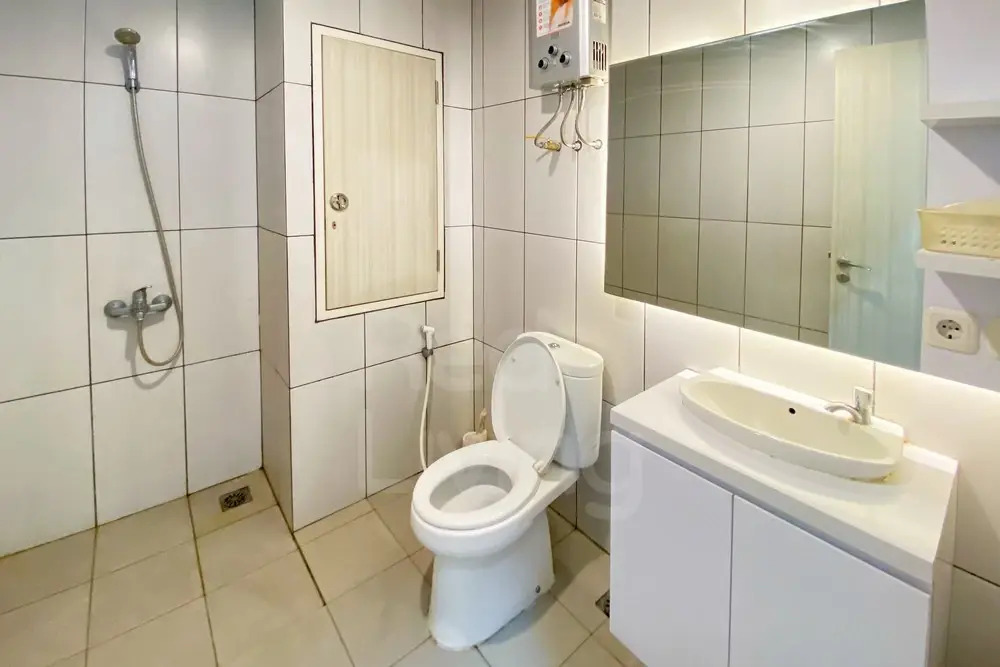 RedLiving Apartemen Grand Kamala Lagoon by Ownr Room