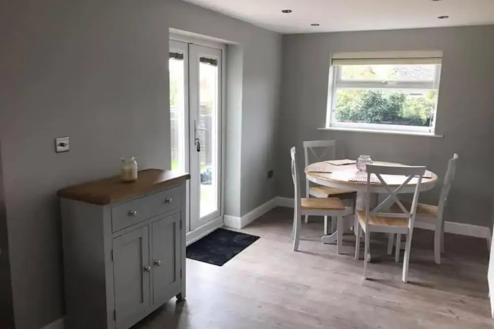Pet-Friendly - 2 Bedrooms Bungalow hot tub parking