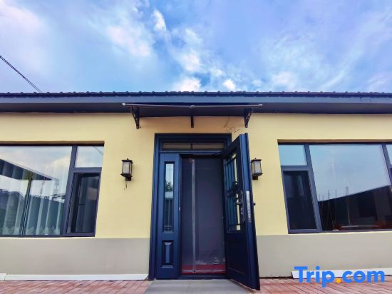 Luhua Court Homestay