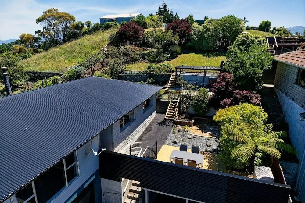 Ocean & Mountain Views 3-bedroom Home