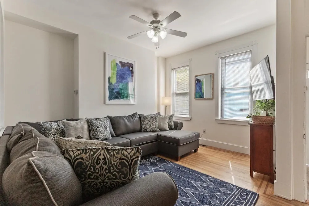 1215 E Columbia