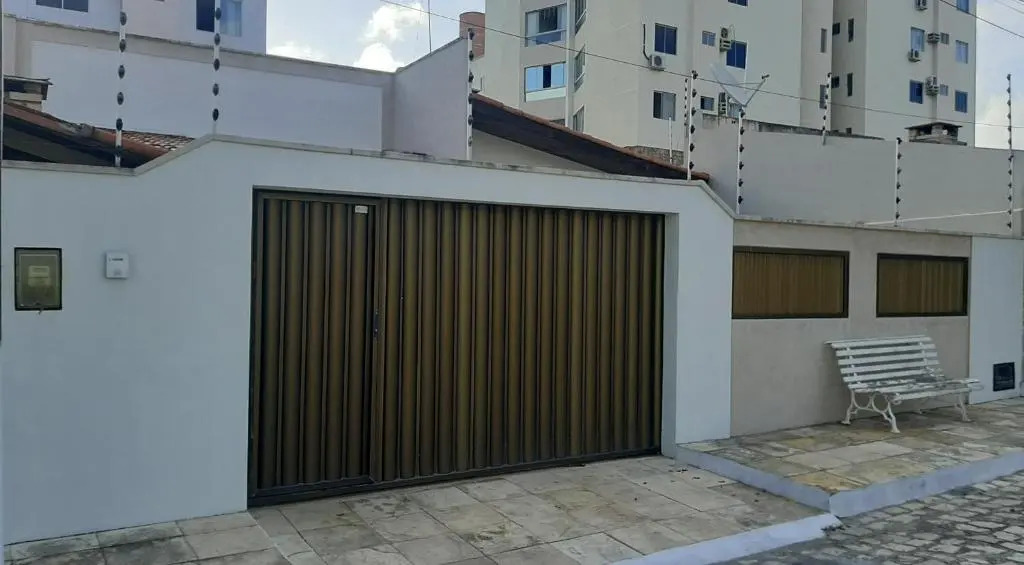 Casa em Natal Cond. Fechado com Piscina-03 Suítes