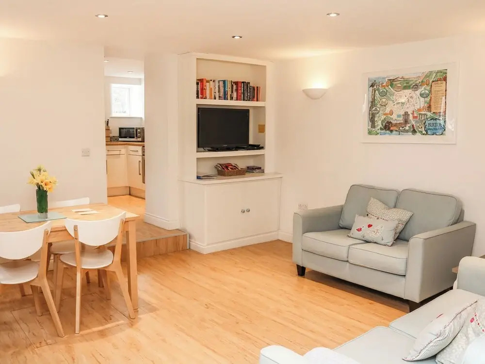 32A, Buxton