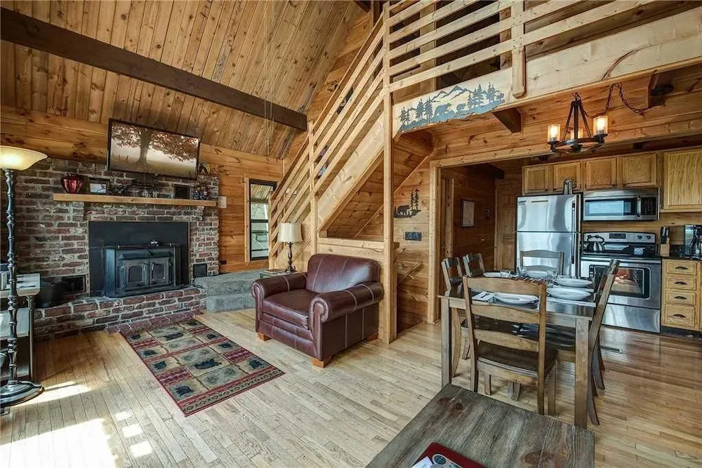 Smoky Mountain View 3 Bedroom Home with Hot Tub