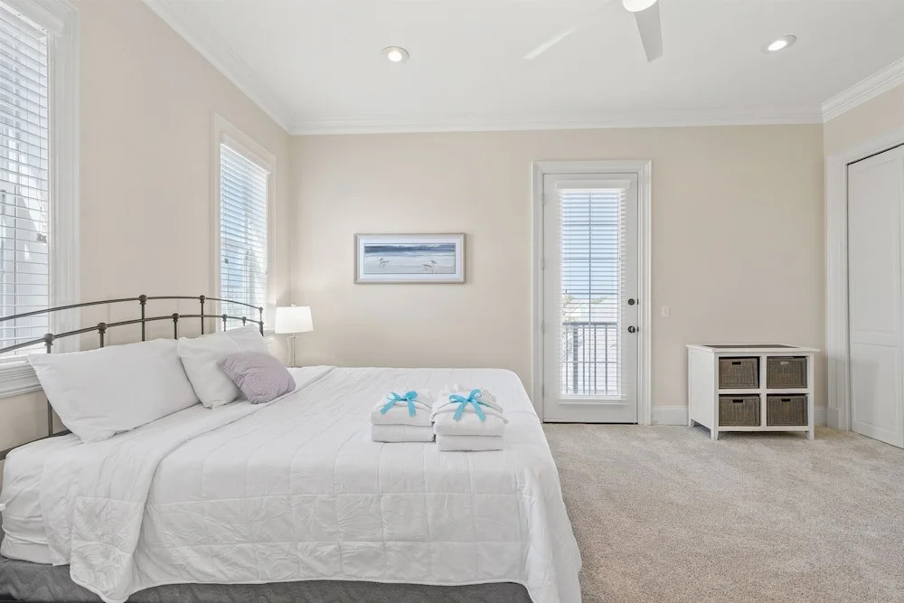 Luxury Home Steps from Beach in Gated Community