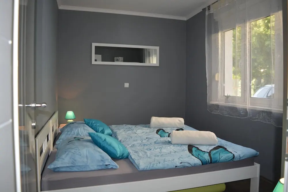 Green-beautiful Modern Apt. With Balcony & Garden