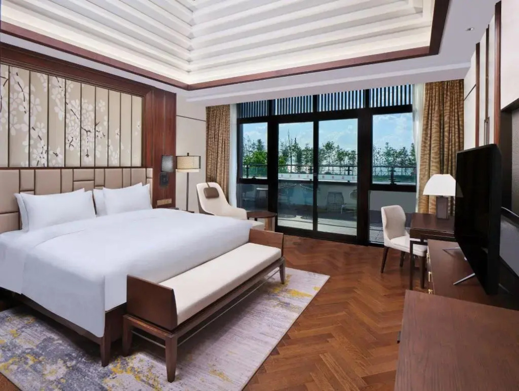 HUALUXE Suzhou Bay Hot Spring Resort by IHG